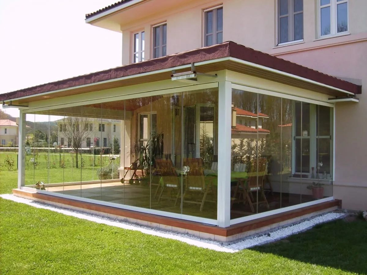 Verandne jeklene hiše s prostornimi bivalnimi prostori